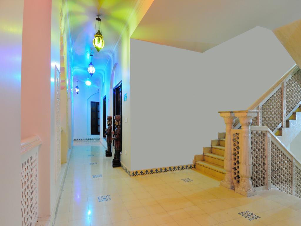 Staybook-Jyoti Mahal A Heritage Hotel New Delhi Extérieur photo