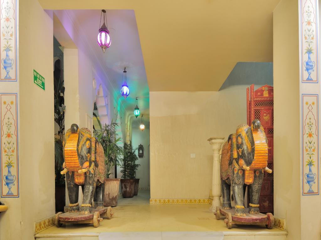 Staybook-Jyoti Mahal A Heritage Hotel New Delhi Extérieur photo