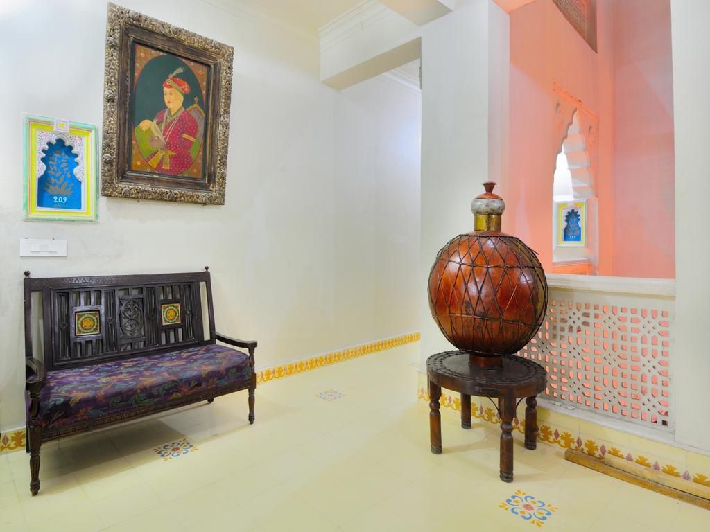 Staybook-Jyoti Mahal A Heritage Hotel New Delhi Extérieur photo