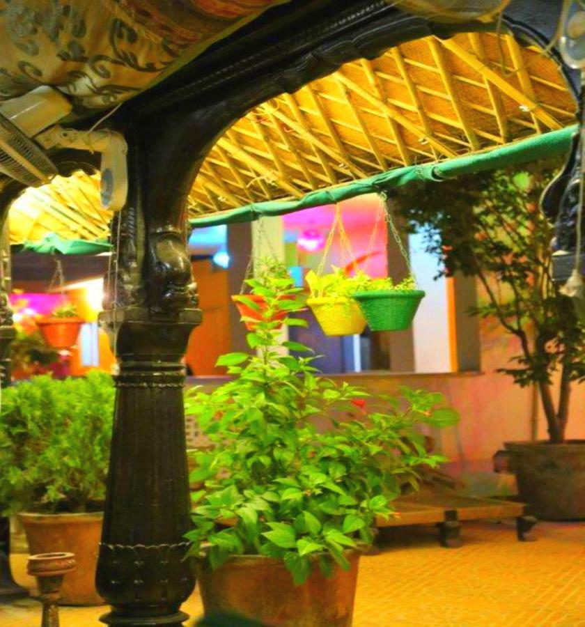 Staybook-Jyoti Mahal A Heritage Hotel New Delhi Extérieur photo